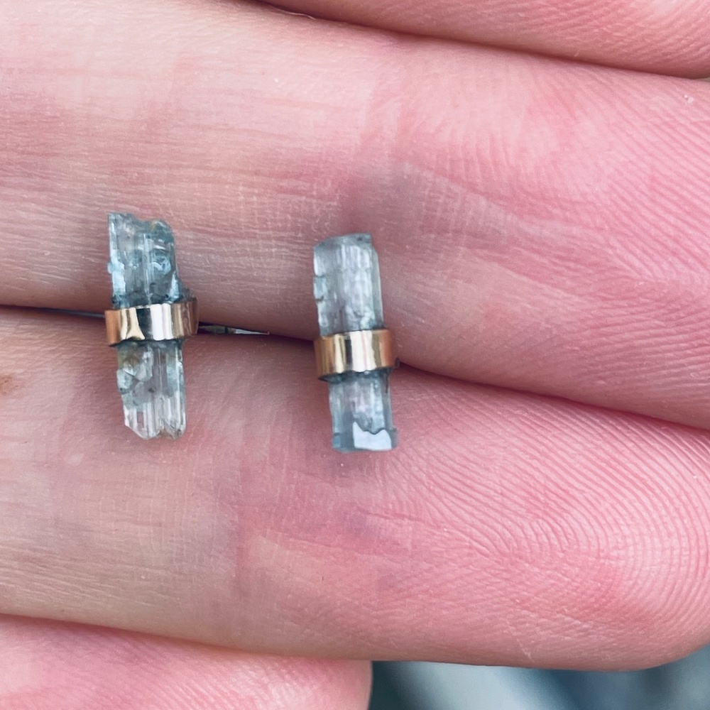 crystal blue stud earrings